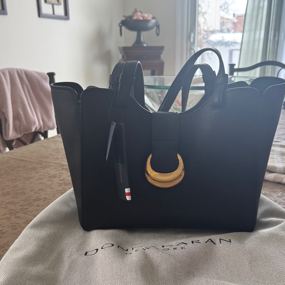 BNWT DKNY VALLEY STREAM BUCKLE TOTE BAG